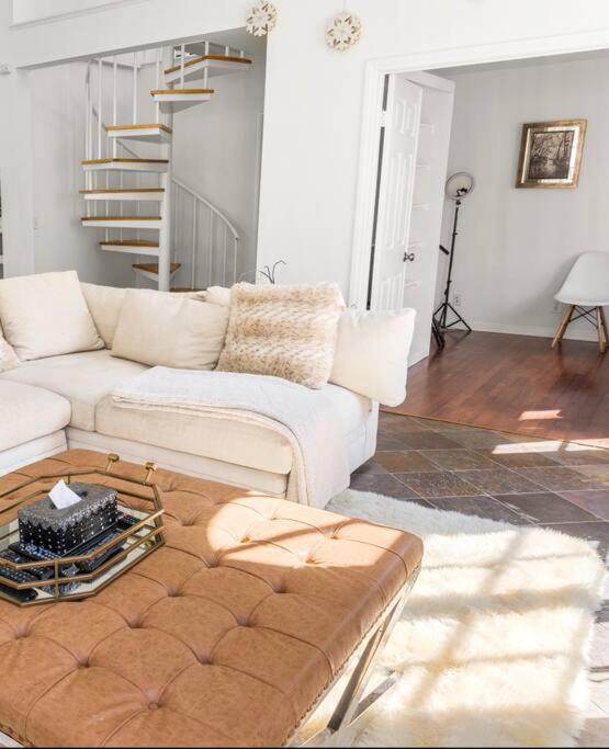 Stunning Mediterranean Mansion In Laurel Canyon Los Angeles Buitenkant foto