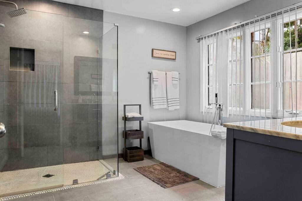 Stunning Mediterranean Mansion In Laurel Canyon Los Angeles Buitenkant foto