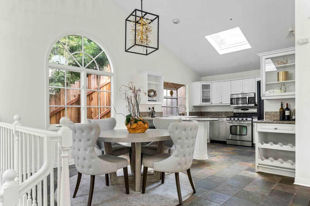 Stunning Mediterranean Mansion In Laurel Canyon Los Angeles Buitenkant foto