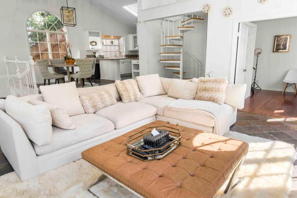 Stunning Mediterranean Mansion In Laurel Canyon Los Angeles Buitenkant foto